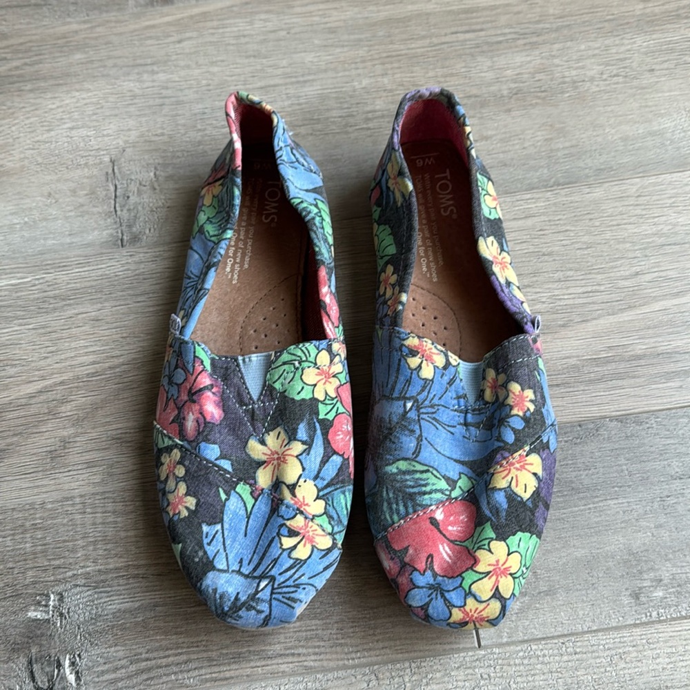 Size6 Like new Toms shoes